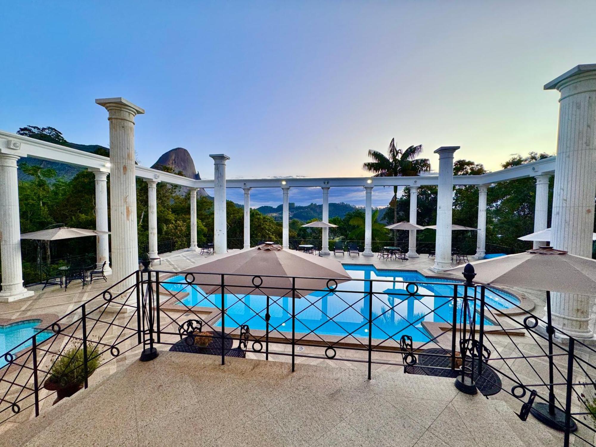 Aroso Paco Hotel Педра Азул Екстериор снимка The swimming pool at the resort
