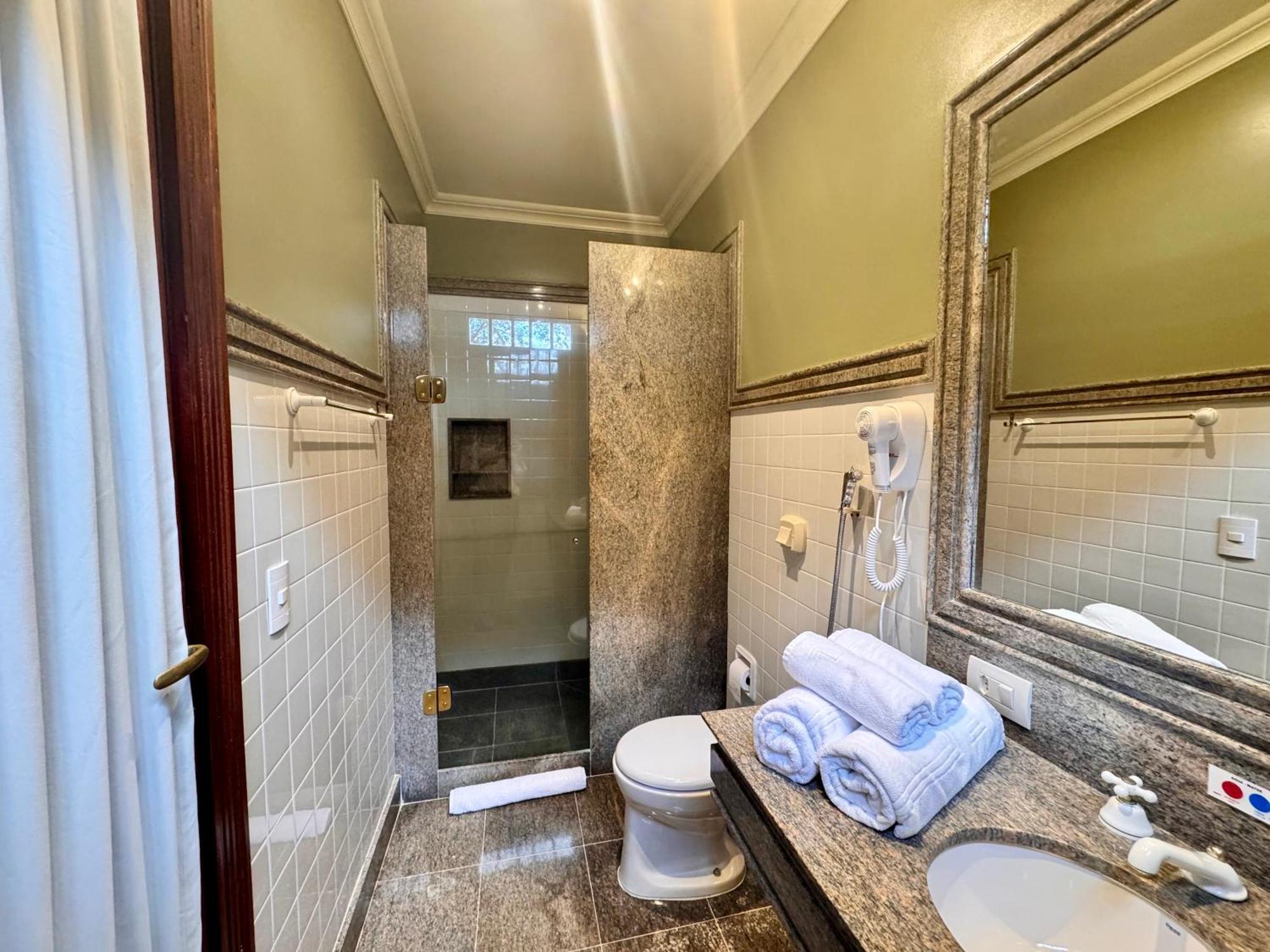 Aroso Paco Hotel Педра Азул Екстериор снимка Bathroom